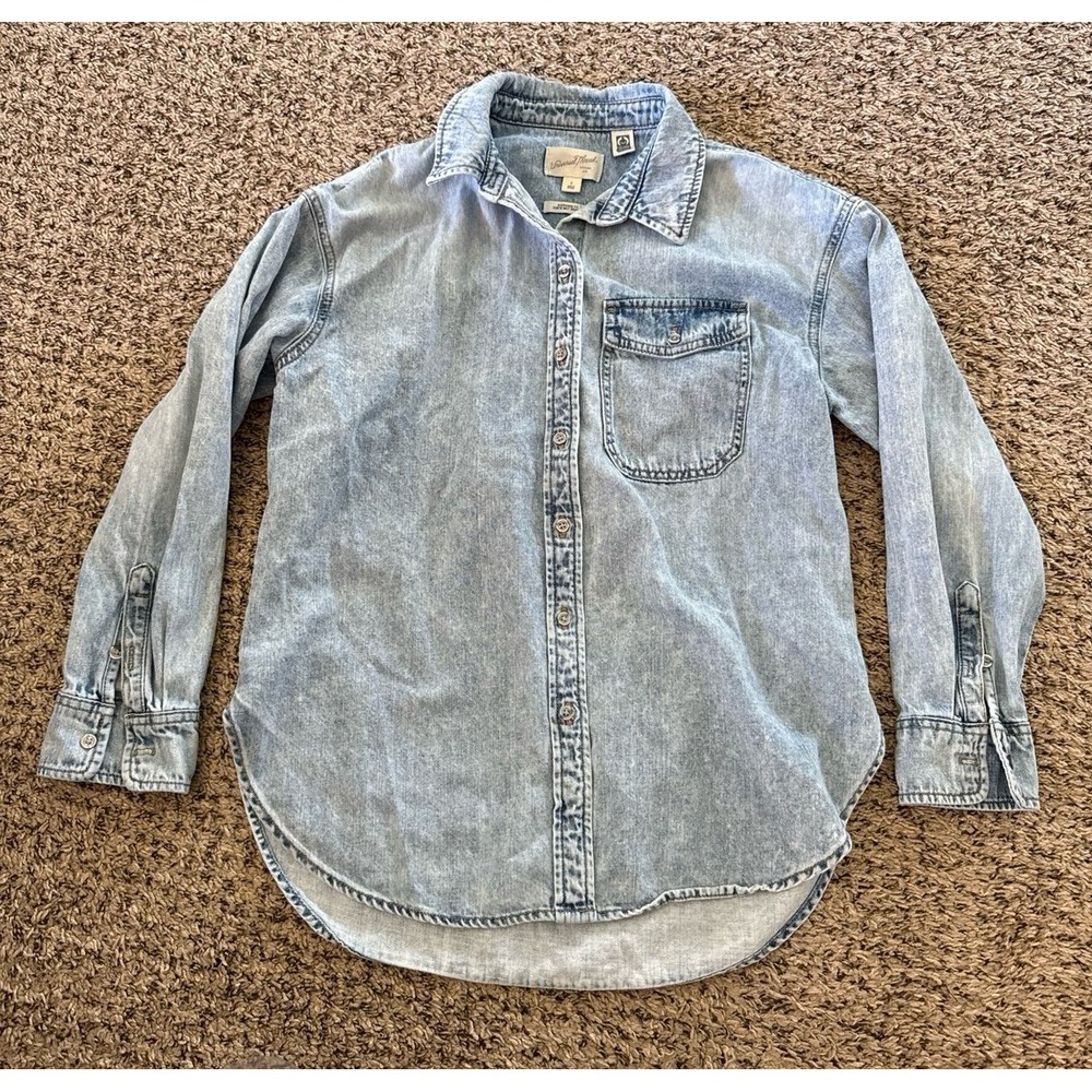 Universal Thread Women's Oversized Fit Demin Button Down Shirt Size Small